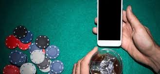 Representasi teknologi enkripsi canggih sebagai perlindungan data digital pada platform hiburan