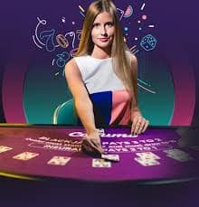 Berbagai permainan meja seperti roulette dan baccarat dalam suasana kasino online